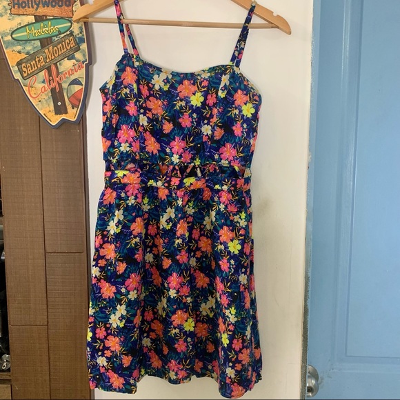 👗 H&M Floral Summer Dress - Picture 4 of 12